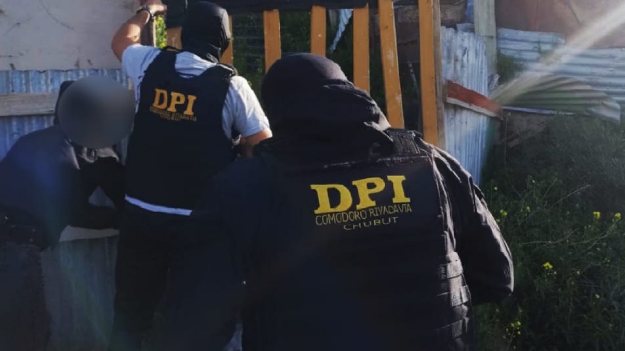 Grave denuncia en Comodoro: Su vecino le disparó en la pierna y lo amenazó