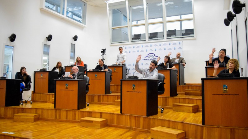 Con muchas objeciones, se prorrogó el contrato con Diadema Argentina para evitar que el barrio quede sin colectivo