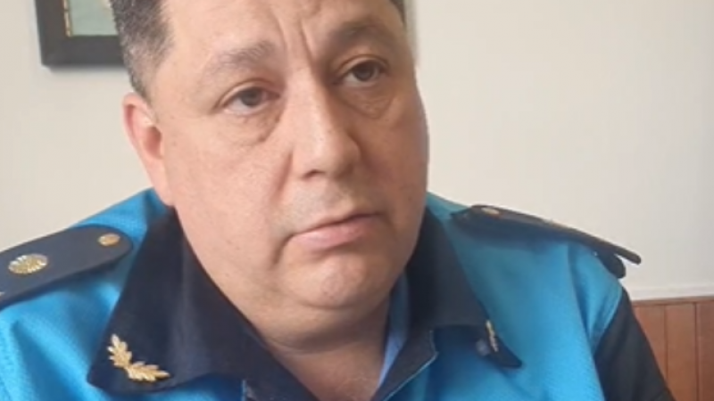 Una mujer permanece con pronóstico reservado tras un choque y vuelco: el conductor que huyó se entregó