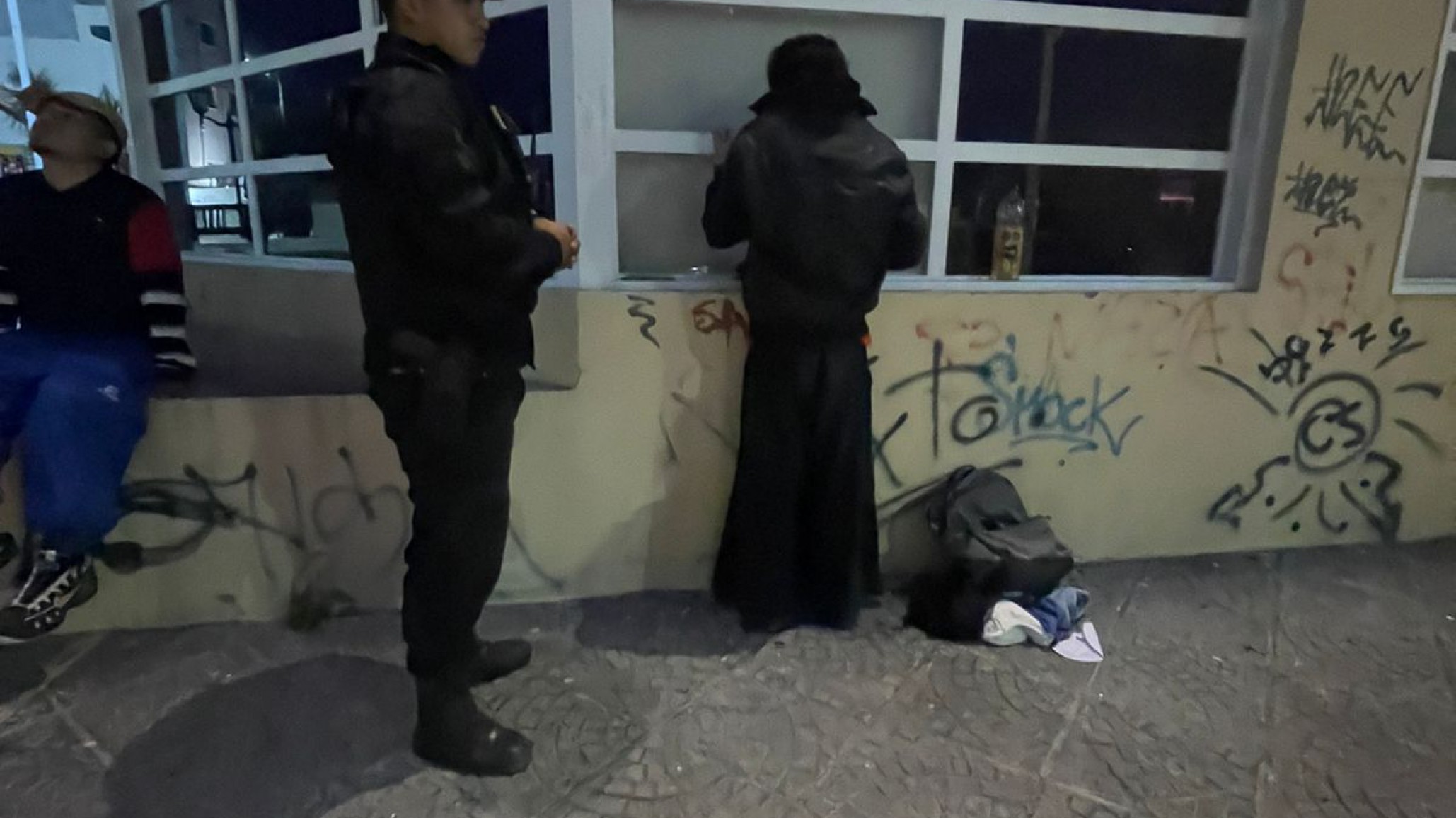 Lo descubrieron lanzado piedras al Juzgado de Familia: terminó detenido