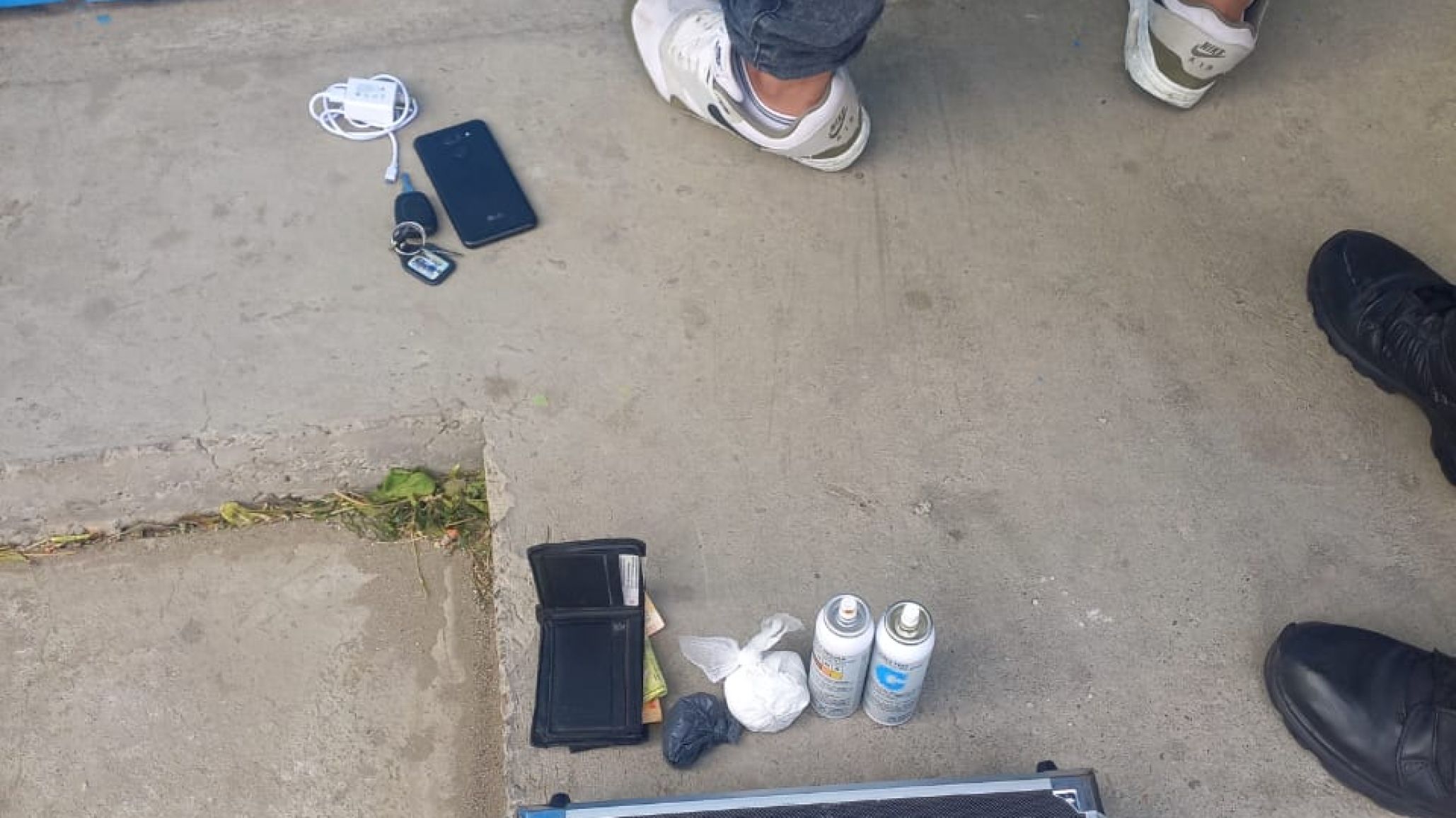 Atraparon a un joven con coca韓a y marihuana durante un control de rutina