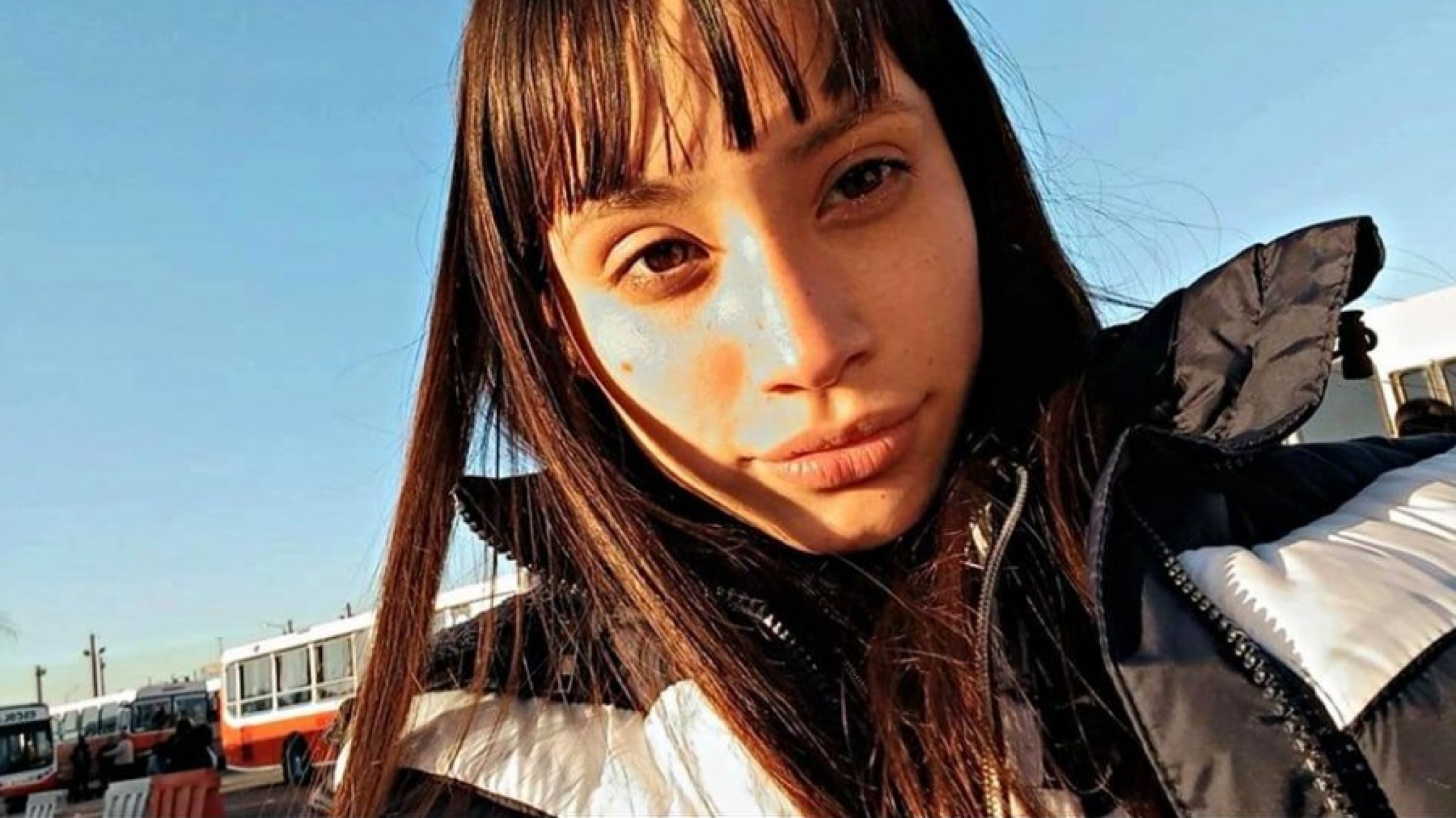 Una joven de 19 años fue asesinada a puñaladas y quemada por su novio