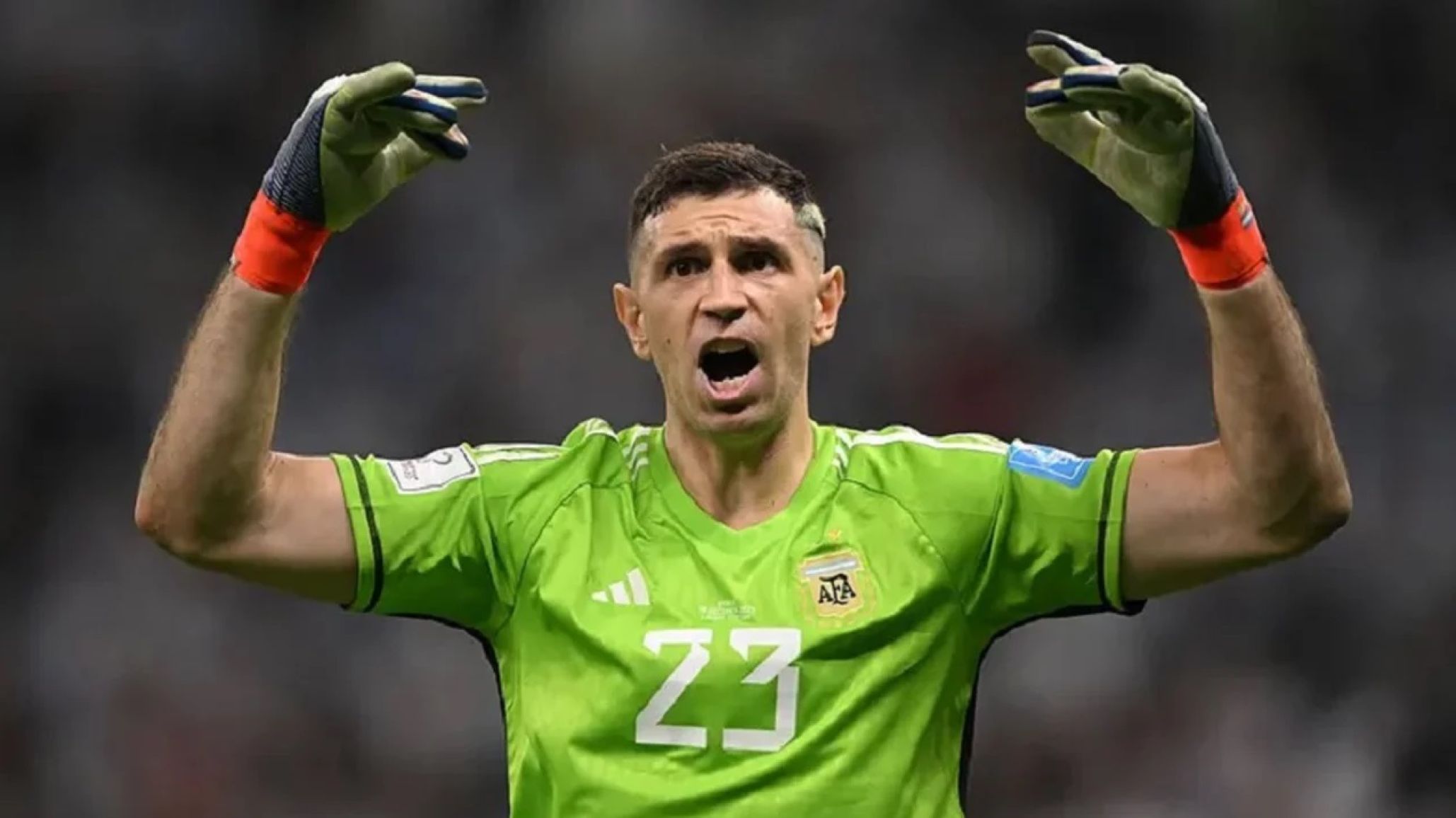 Dibu Mart韓ez vuelve a la Selecci髇 y Scaloni sorprende con nuevas convocatorias