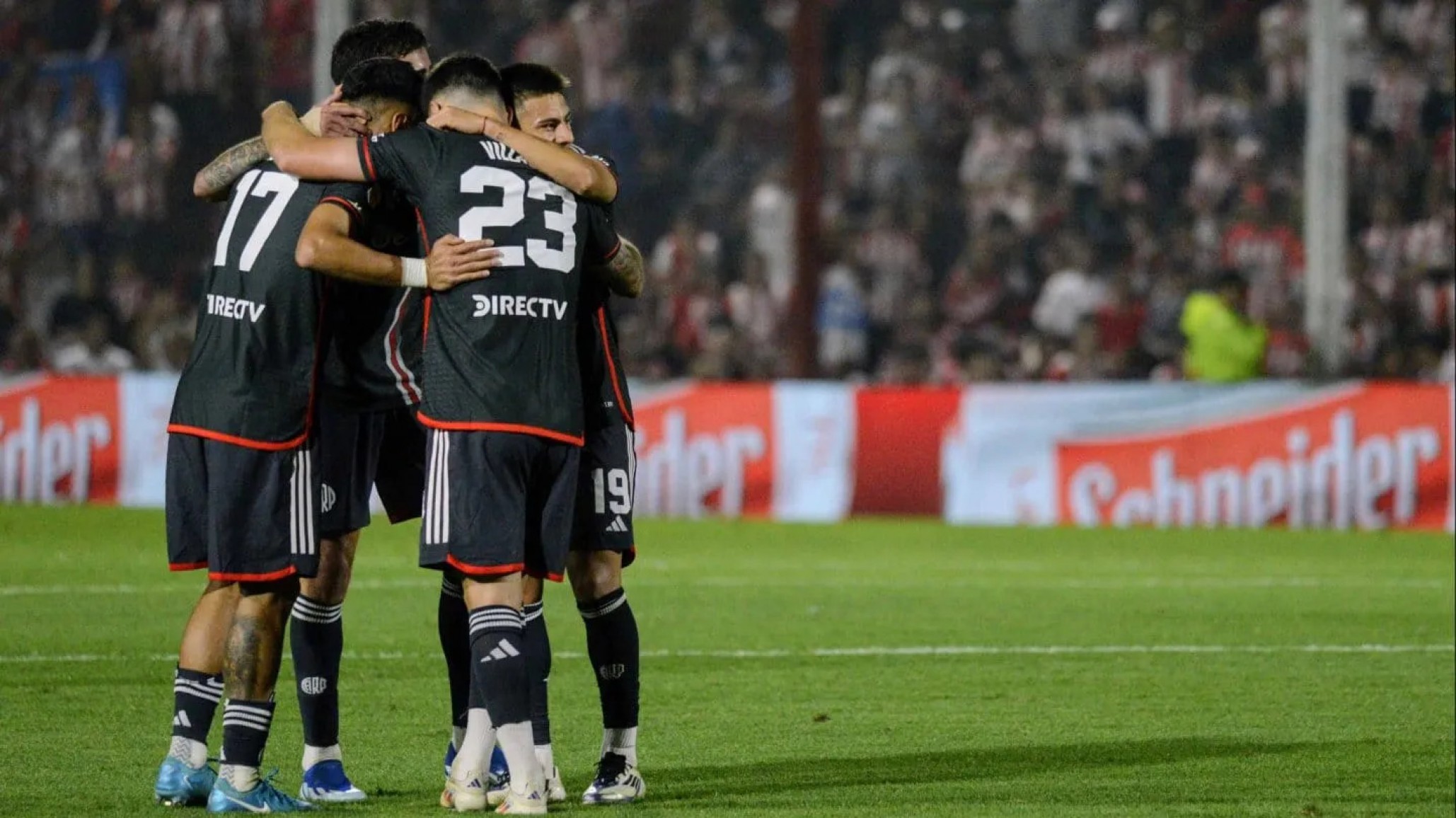 ¡Partidazo! River venció a Instituto 3 - 2