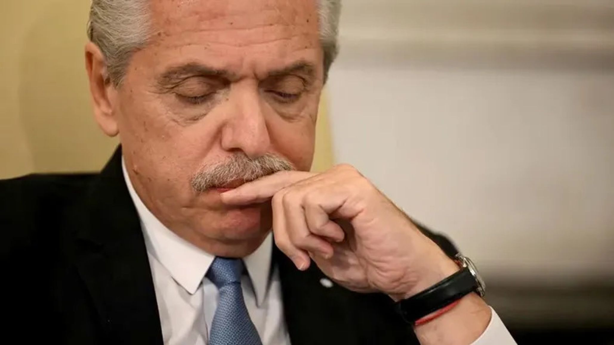 La justicia ordena a Alberto Fernández evitar cualquier contacto con Fabiola Yañez