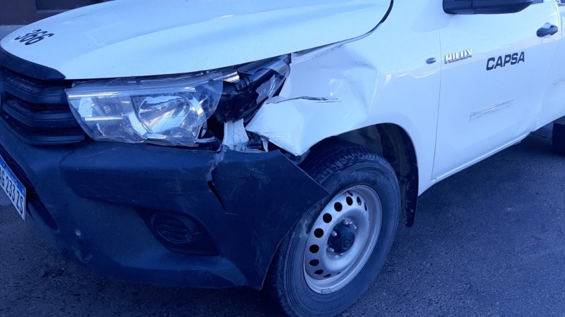 Accidente de tránsito en Avenida Yrigoyen: choque entre una camioneta y un auto