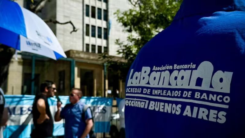 Los bancarios cerraron un nuevo aumento salarial: ¿De cuánto es?