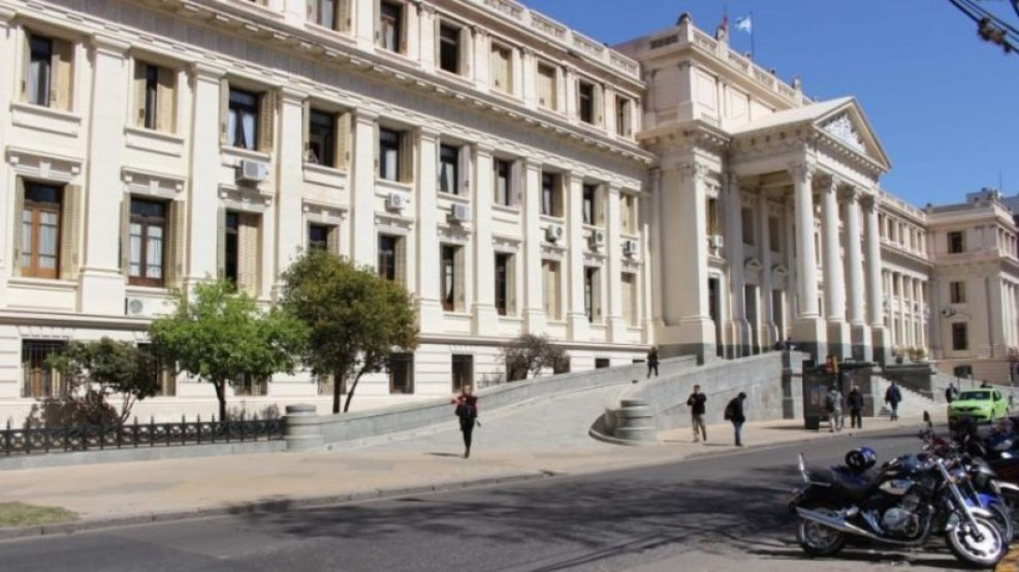 Abogada sufrió una caída en las escaleras de Tribunales y murió