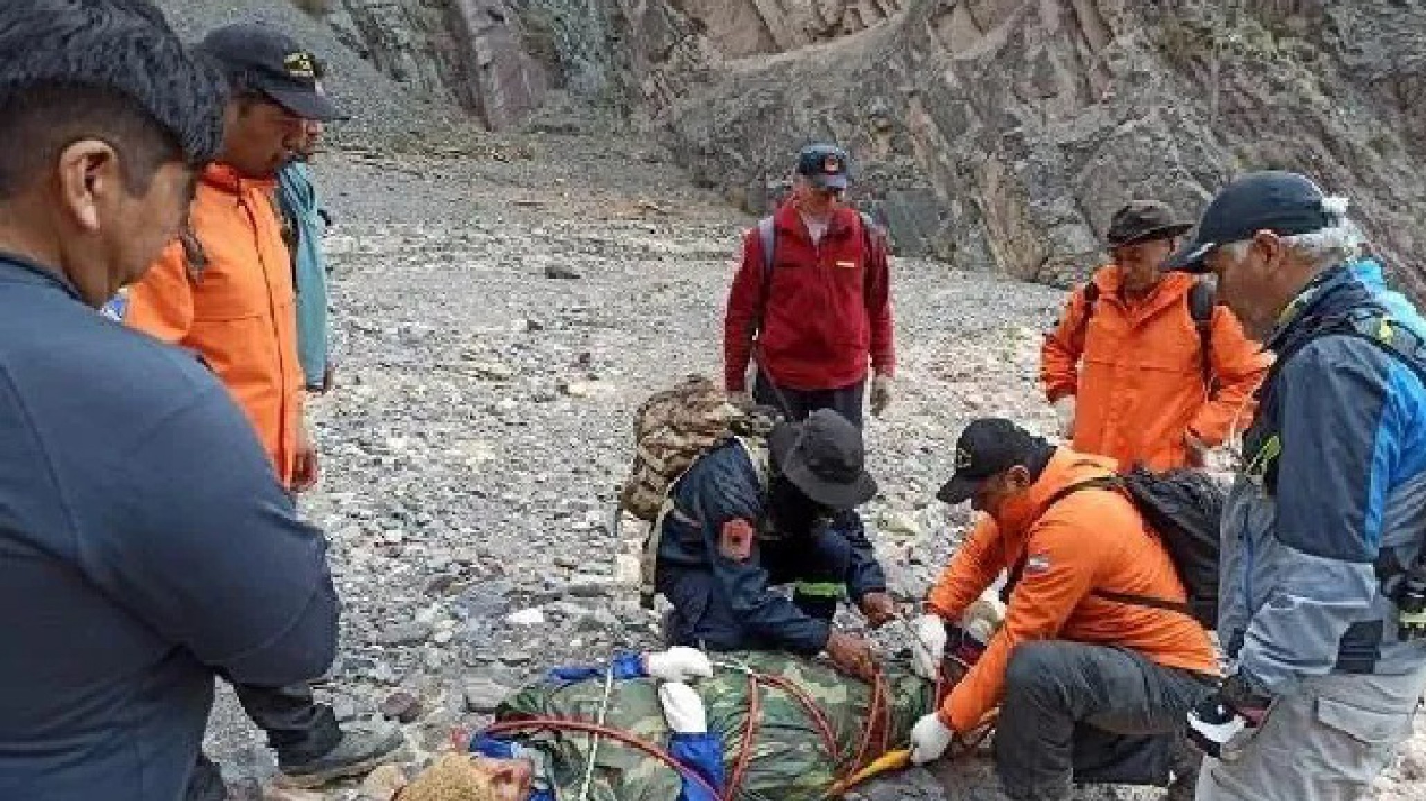 Una mujer de 74 años se descompensó a 3.000 metros de altura y su hija caminó 3 horas para pedir ayuda