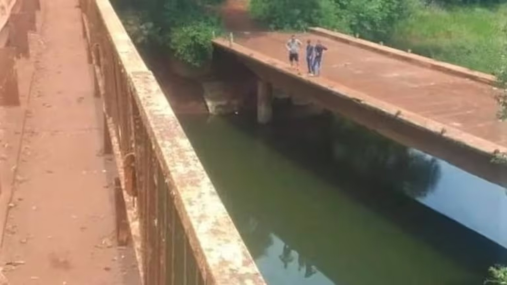 Misiones: Discutió con su hija, cayeron a un arroyo y los encontraron sin vida
