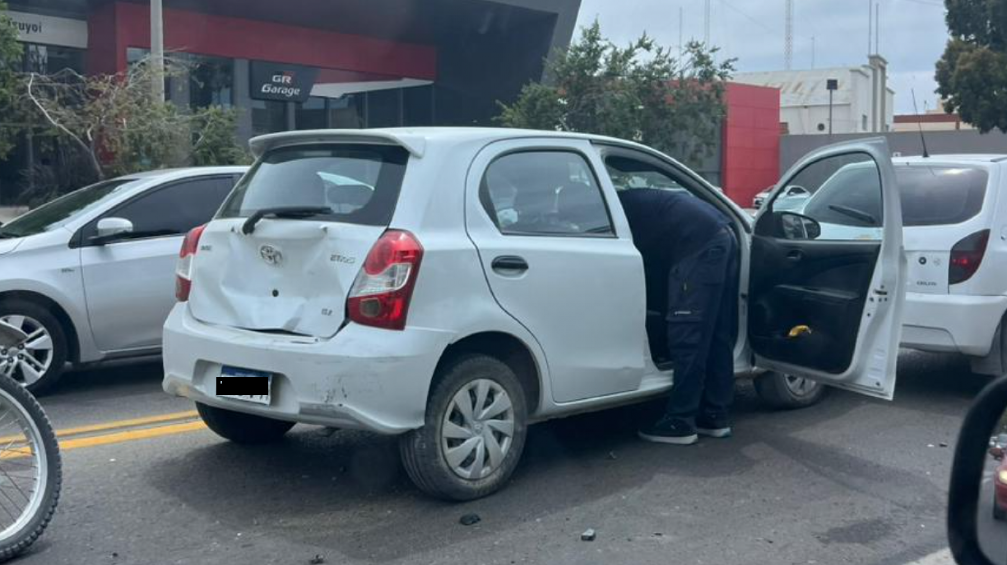 Dos choques complican el tránsito: accidentes en intersecciones clave