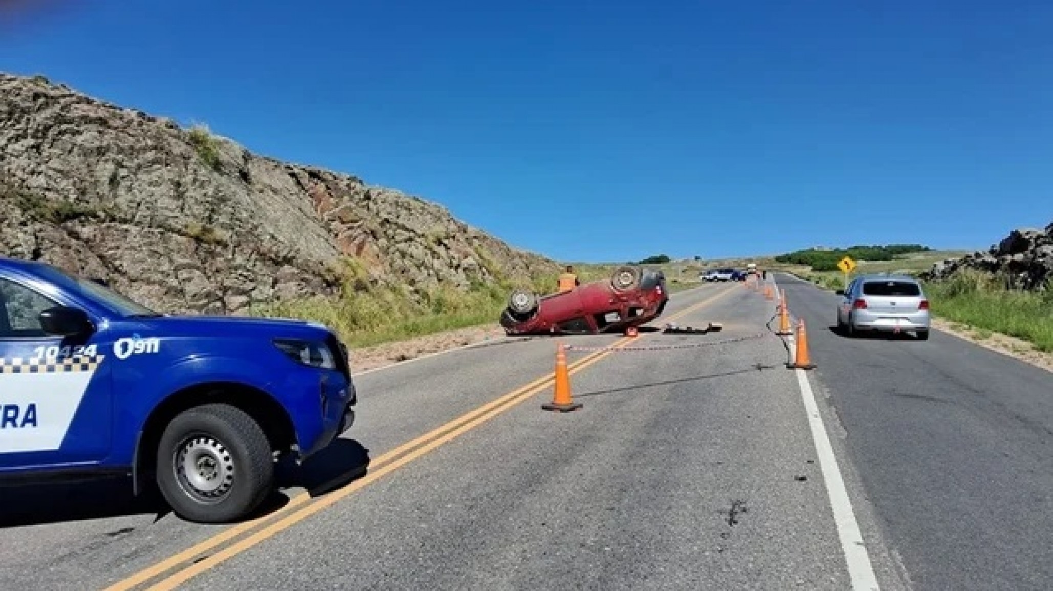 Se quedó dormida mientras manejaba junto a su hija, volcó su auto y murió