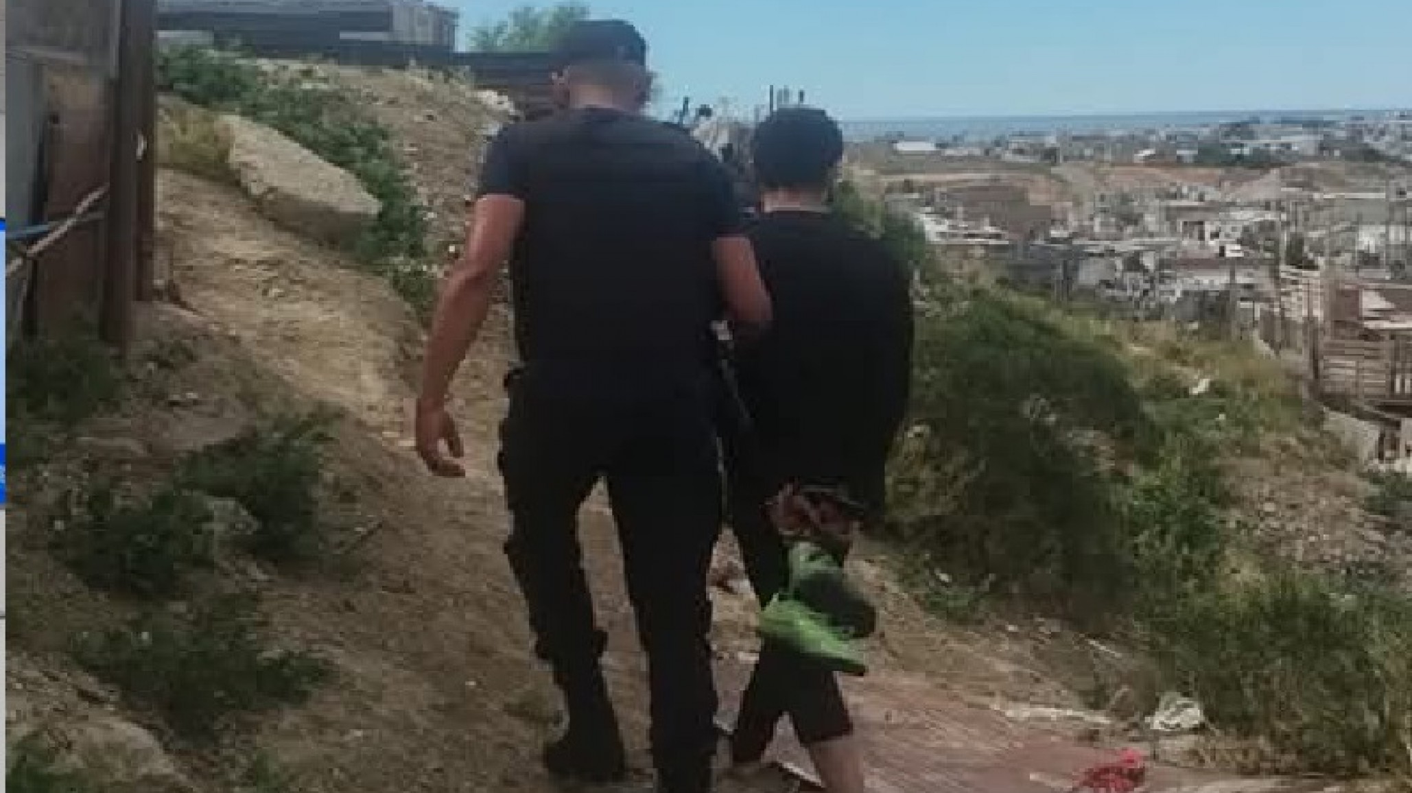 Le arrebató la cartera a una mujer en plena vía pública: está detenido y es menor de edad