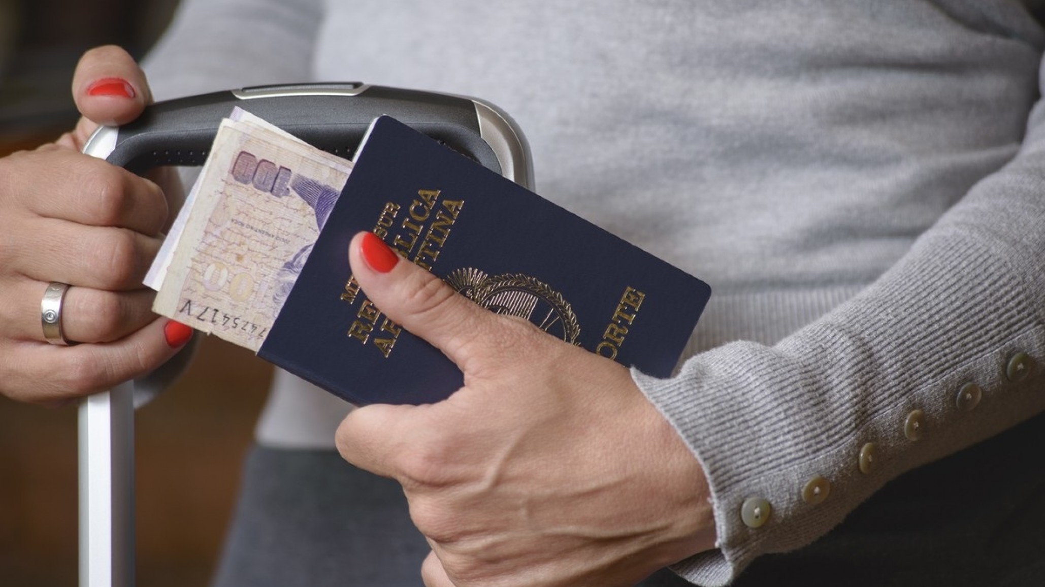 Nuevo requisito para viajar al Reino Unido: todos los argentinos deberán tramitar la ETA