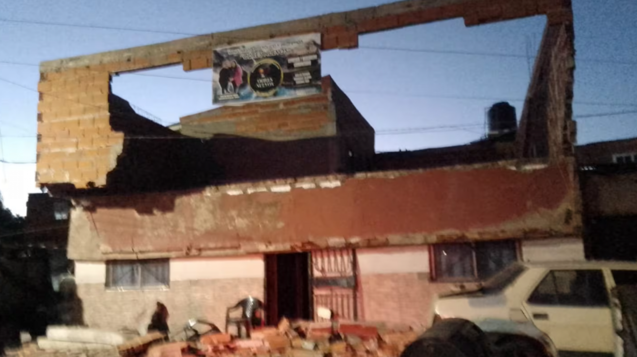 Se derrumbó un templo evangélico y hay cuatro heridos graves