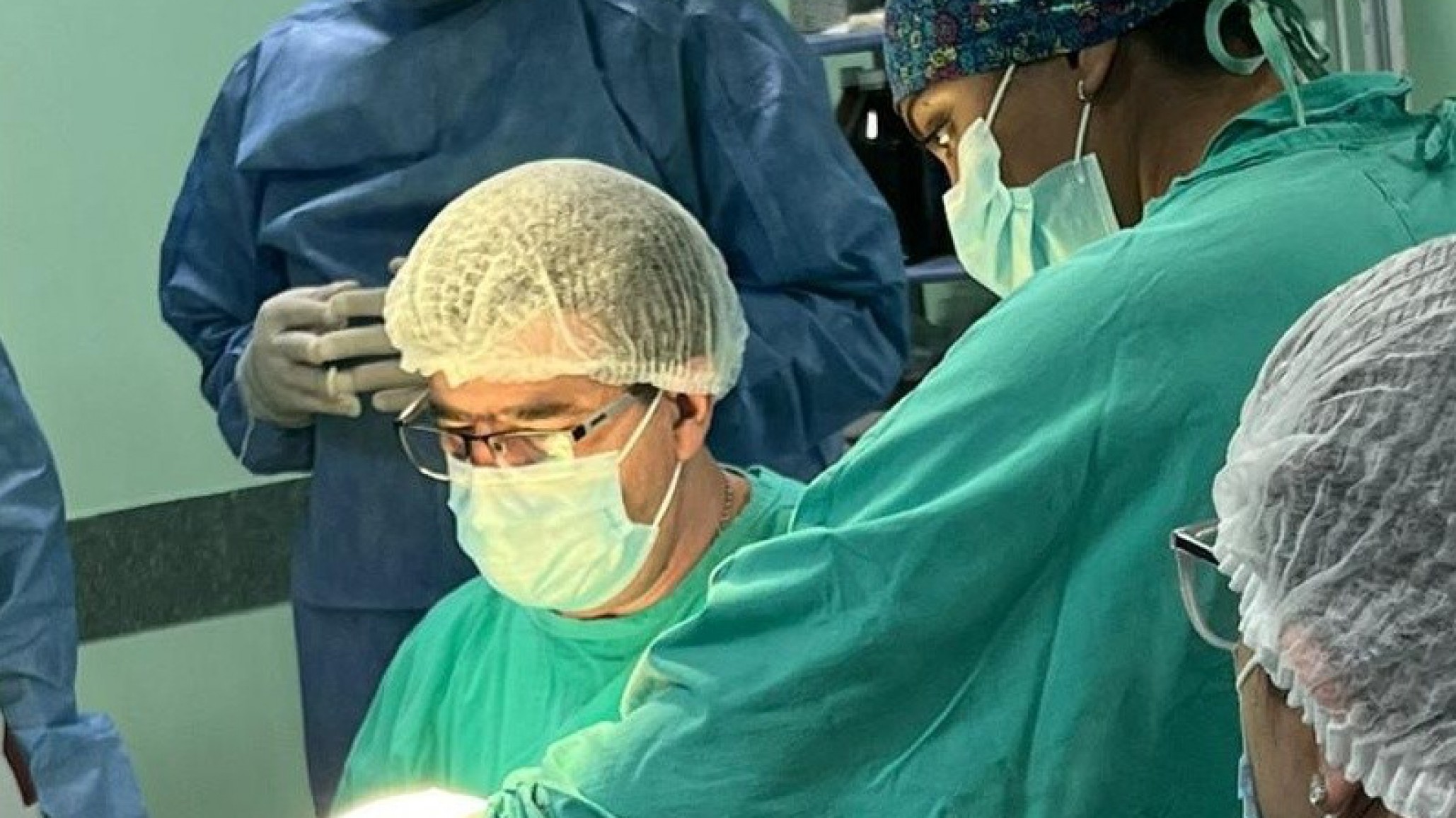 Bebé de 40 horas fue derivado de Esquel y operado con éxito en el Hospital Regional