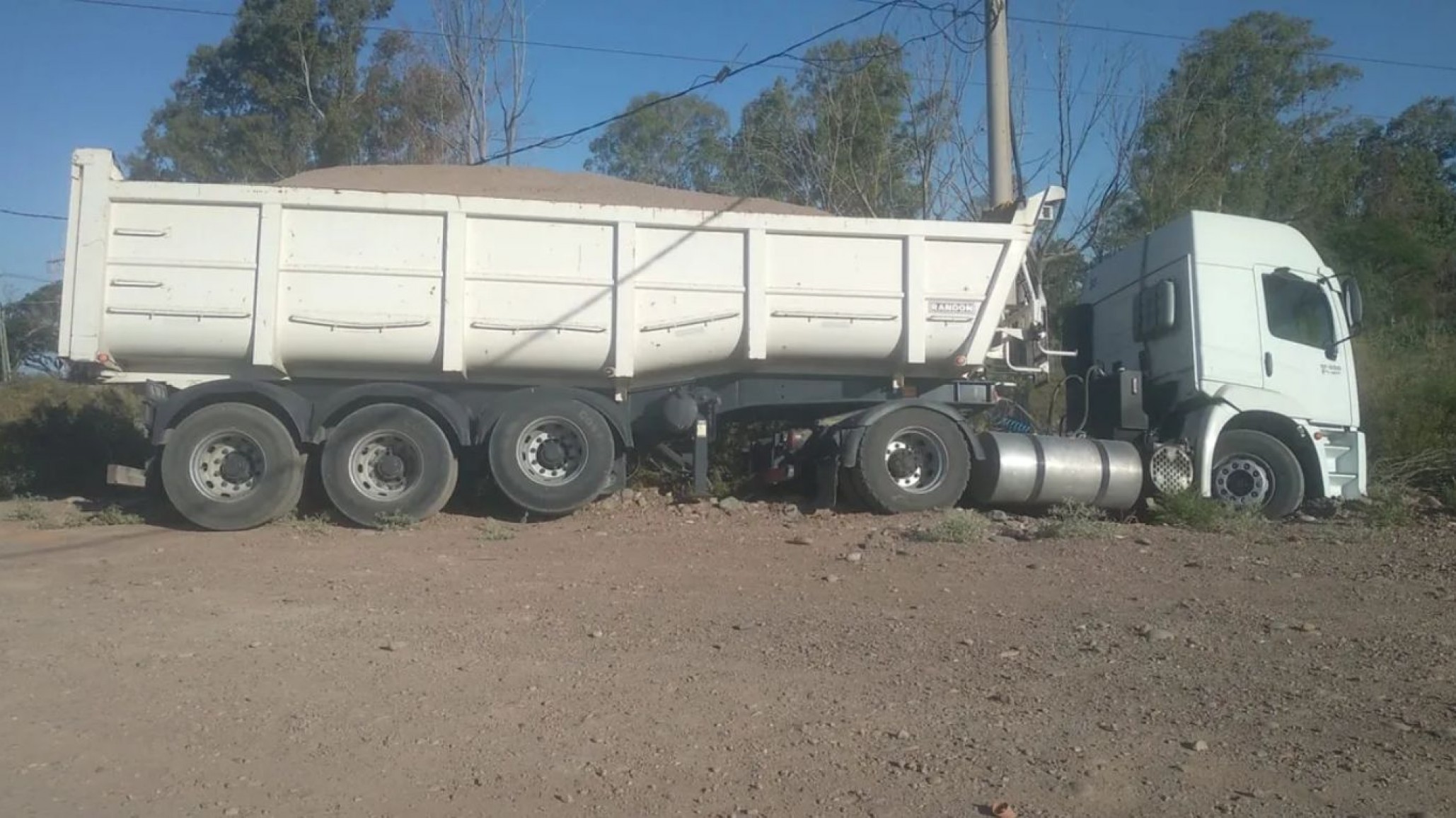 Tragedia: falleció atropellado por su propio camión mientras arreglaba los frenos