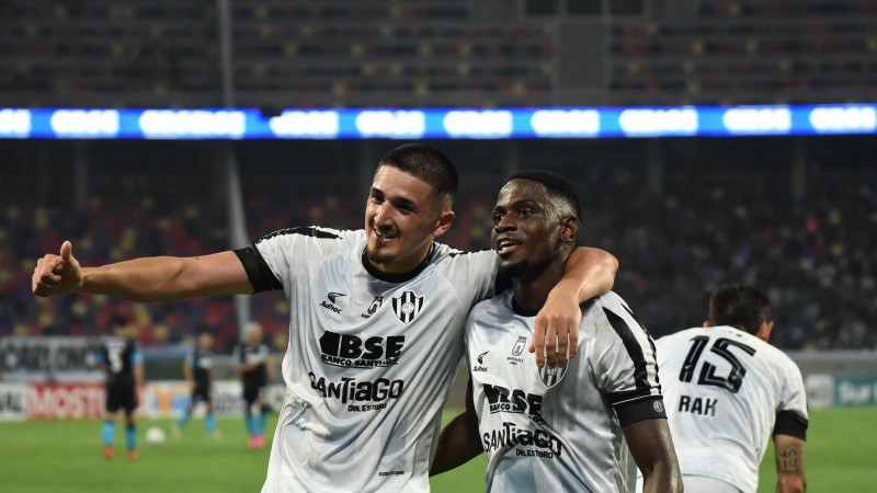 Racing perdió ante Central Córdoba y se despidió de la pelea por la liga