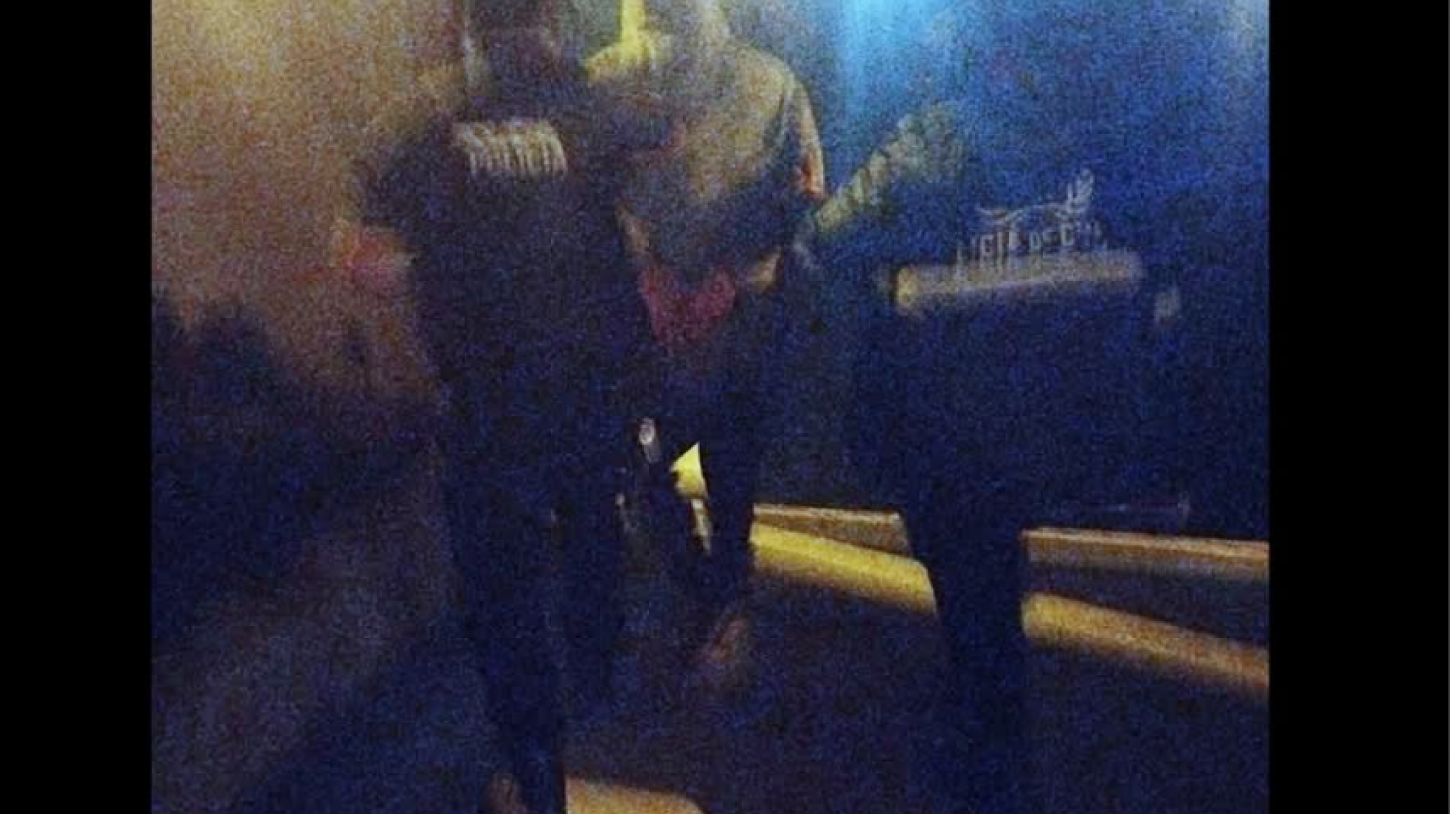 Intruso detenido: saltó del techo al patio y dijo que lo perseguían