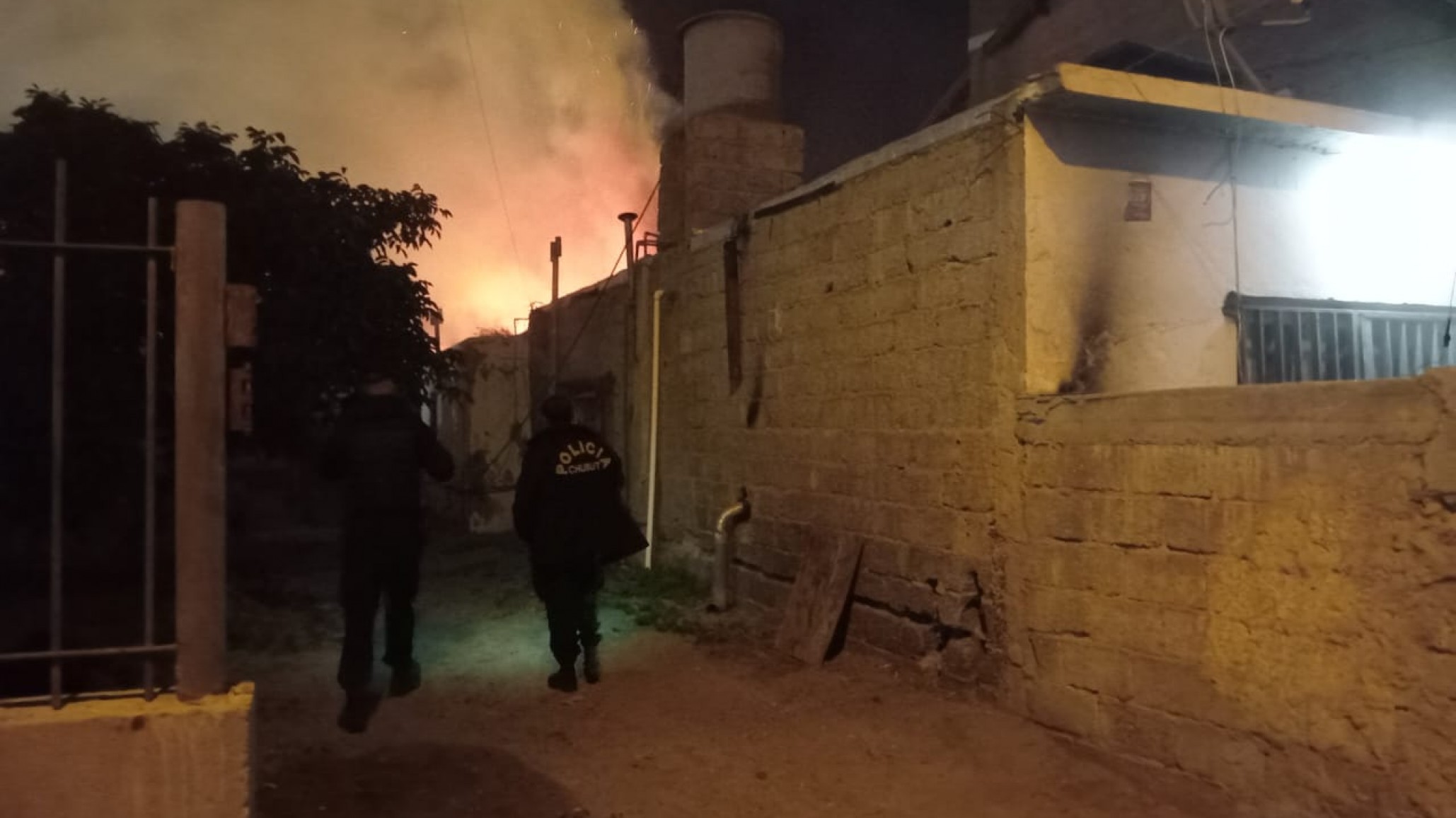 Incendio en el barrio Pueyrredón: un hombre tuvo que ser rescatado
