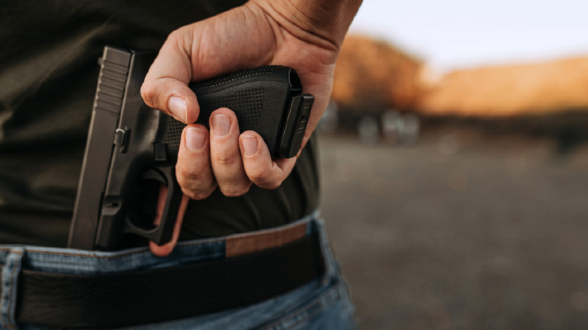 El Gobierno bajó a 18 años la edad mínima para portar armas