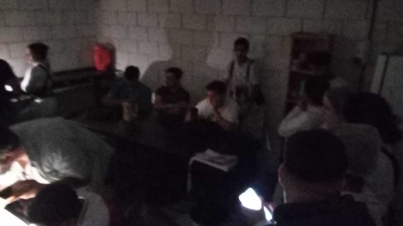 Hallaron a 27 trabajadores encerrados en condiciones infrahumanas en una cadena de comidas rápidas