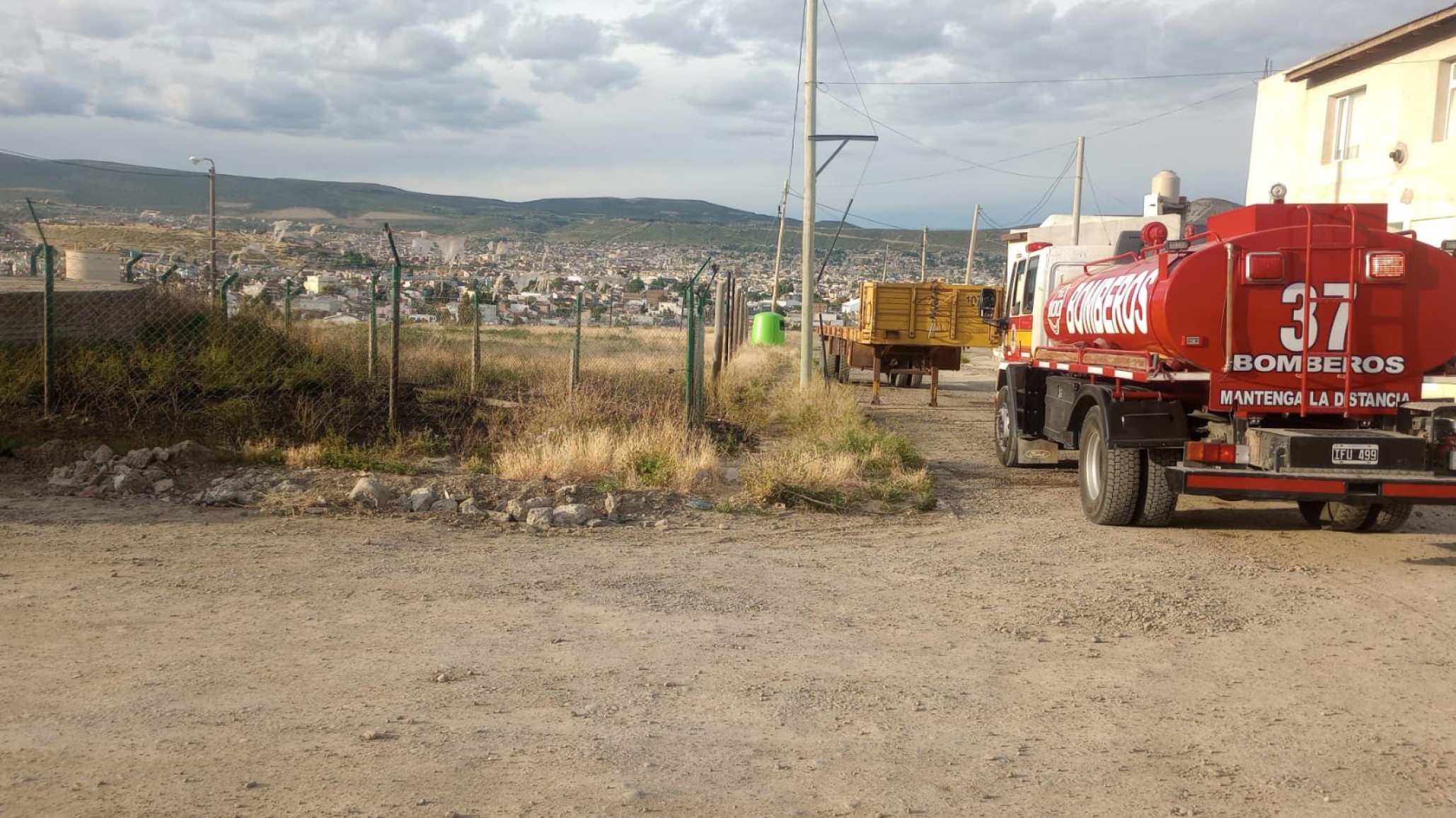Ocurrió un incendio de pastizales en el barrio LU4