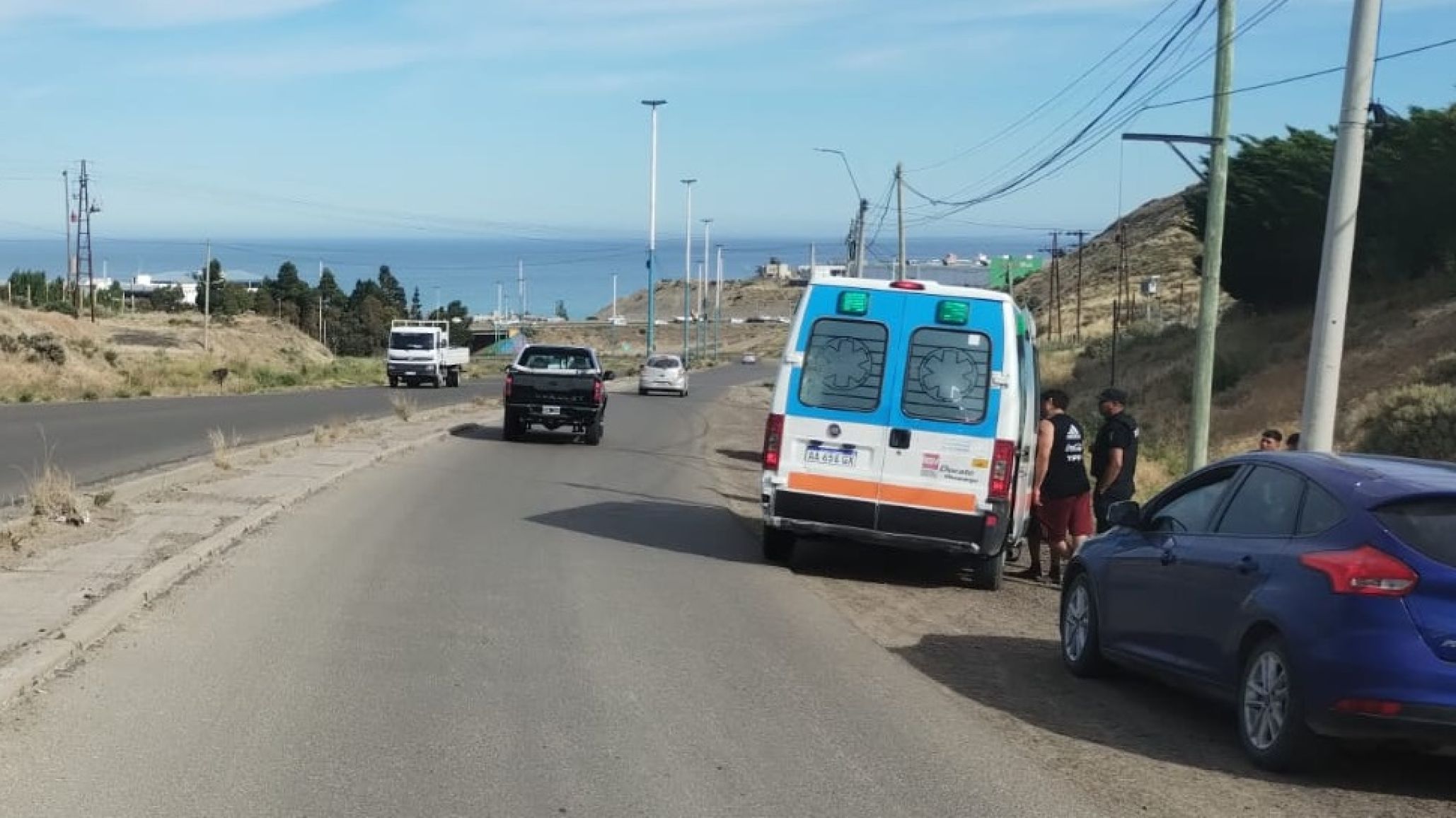 Ciclista perdió el equilibrio y cayó al asfalto en la Ruta 25 de Mayo