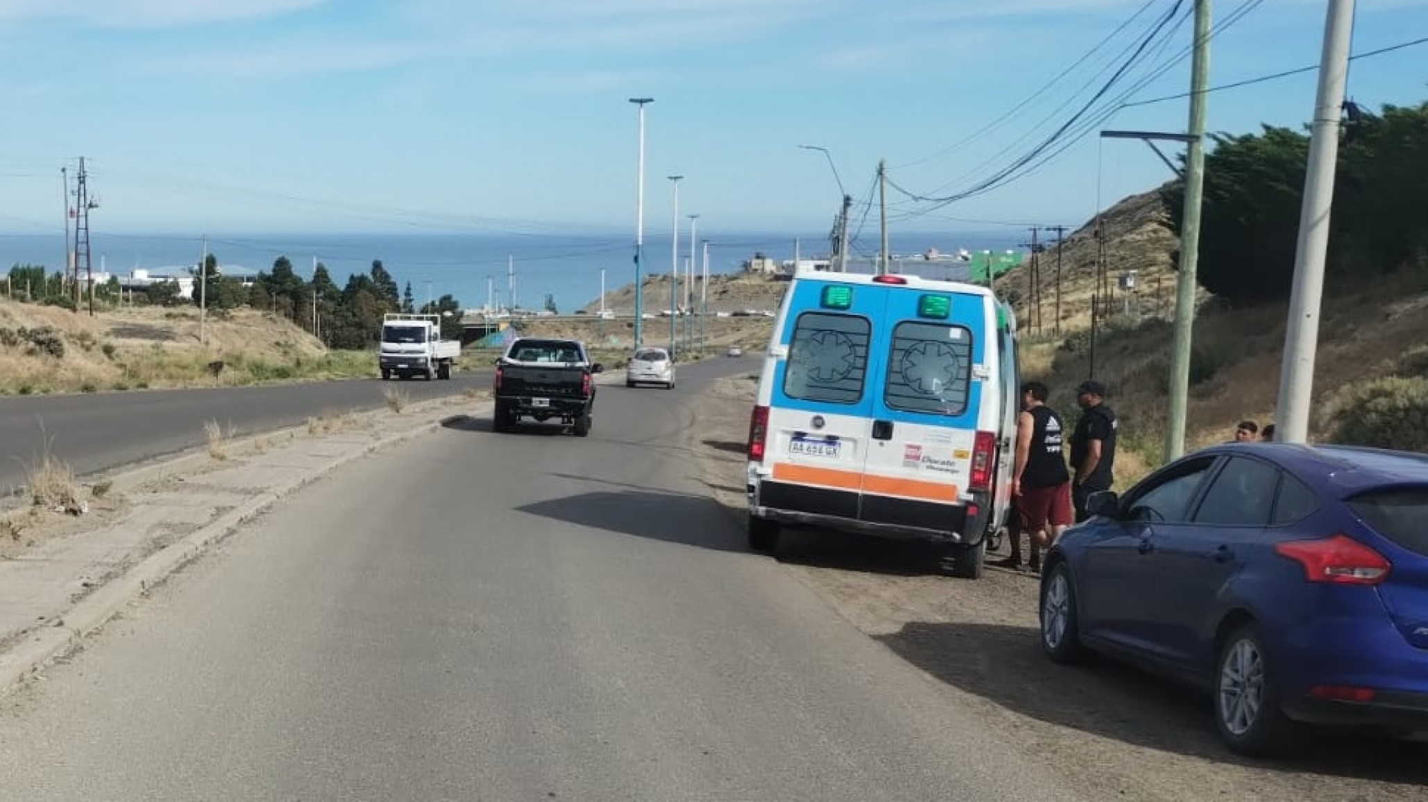 Ciclista perdió el equilibrio y cayó al asfalto en la Ruta 25 de Mayo
