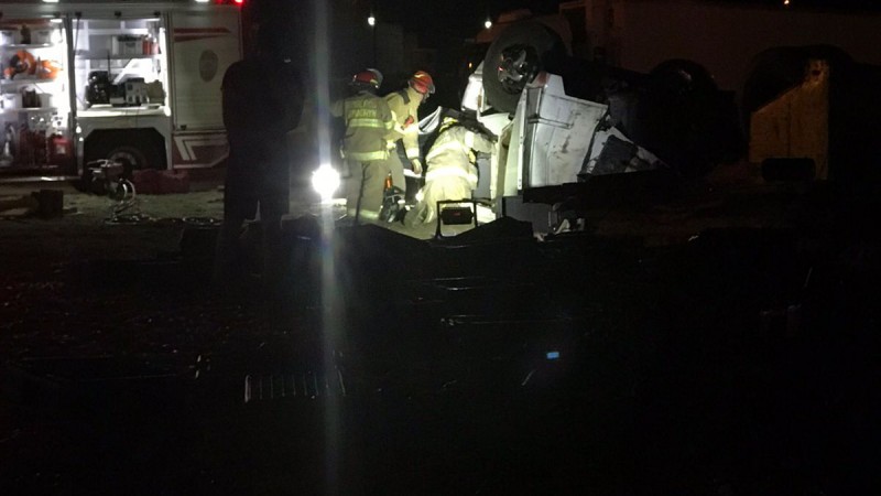 Vuelco fatal: Murió el conductor de un camión