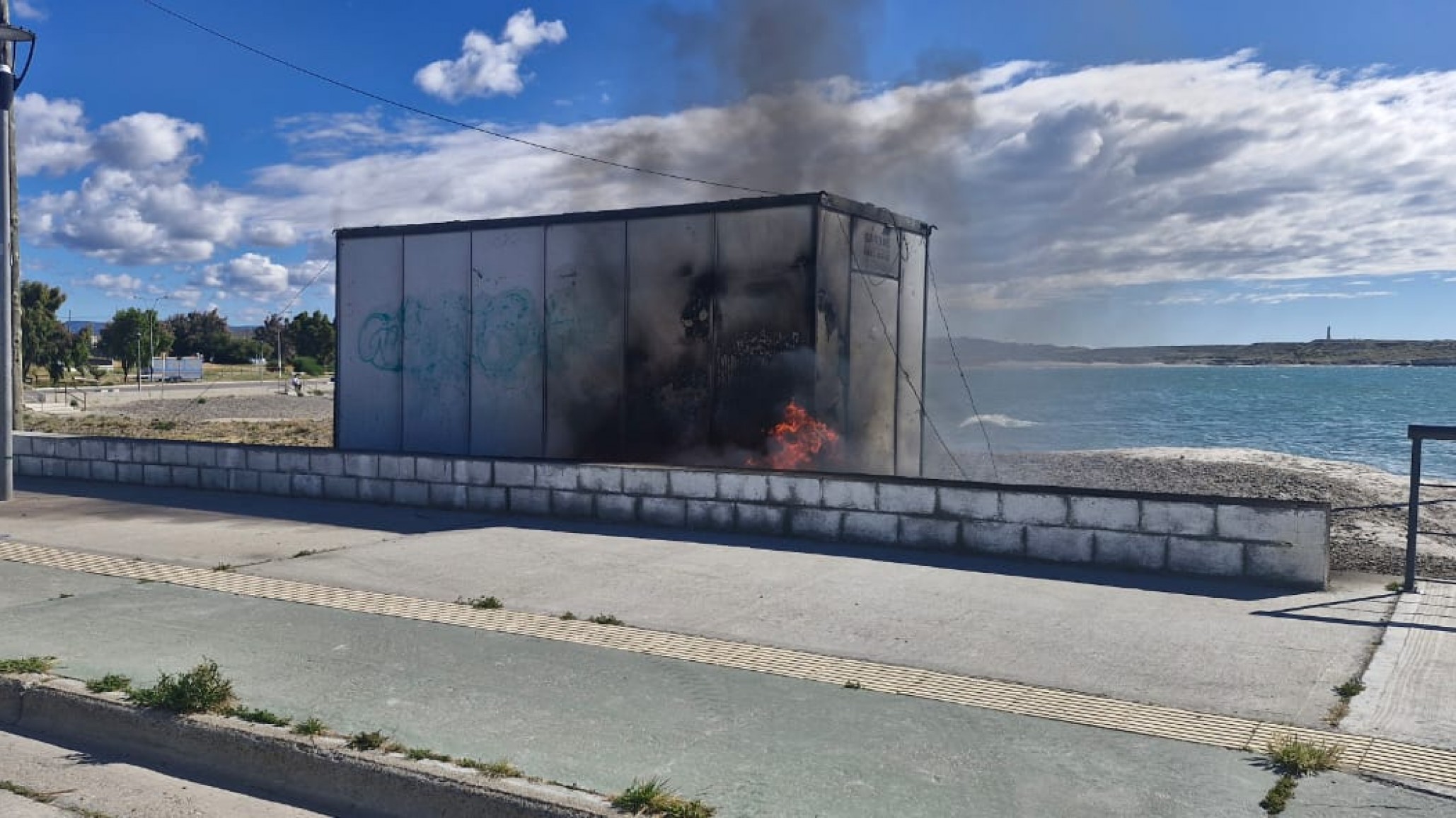 Se incendió una casilla de guardavidas por un cortocircuito