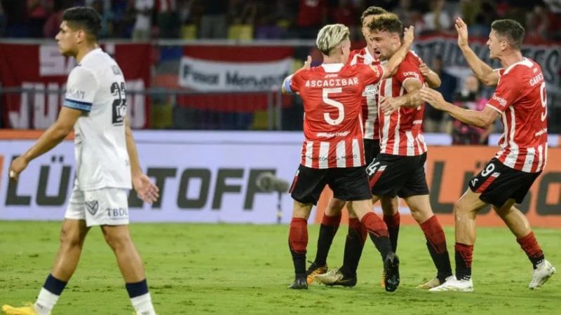 Estudiantes goleó a 3 a 0 Velez