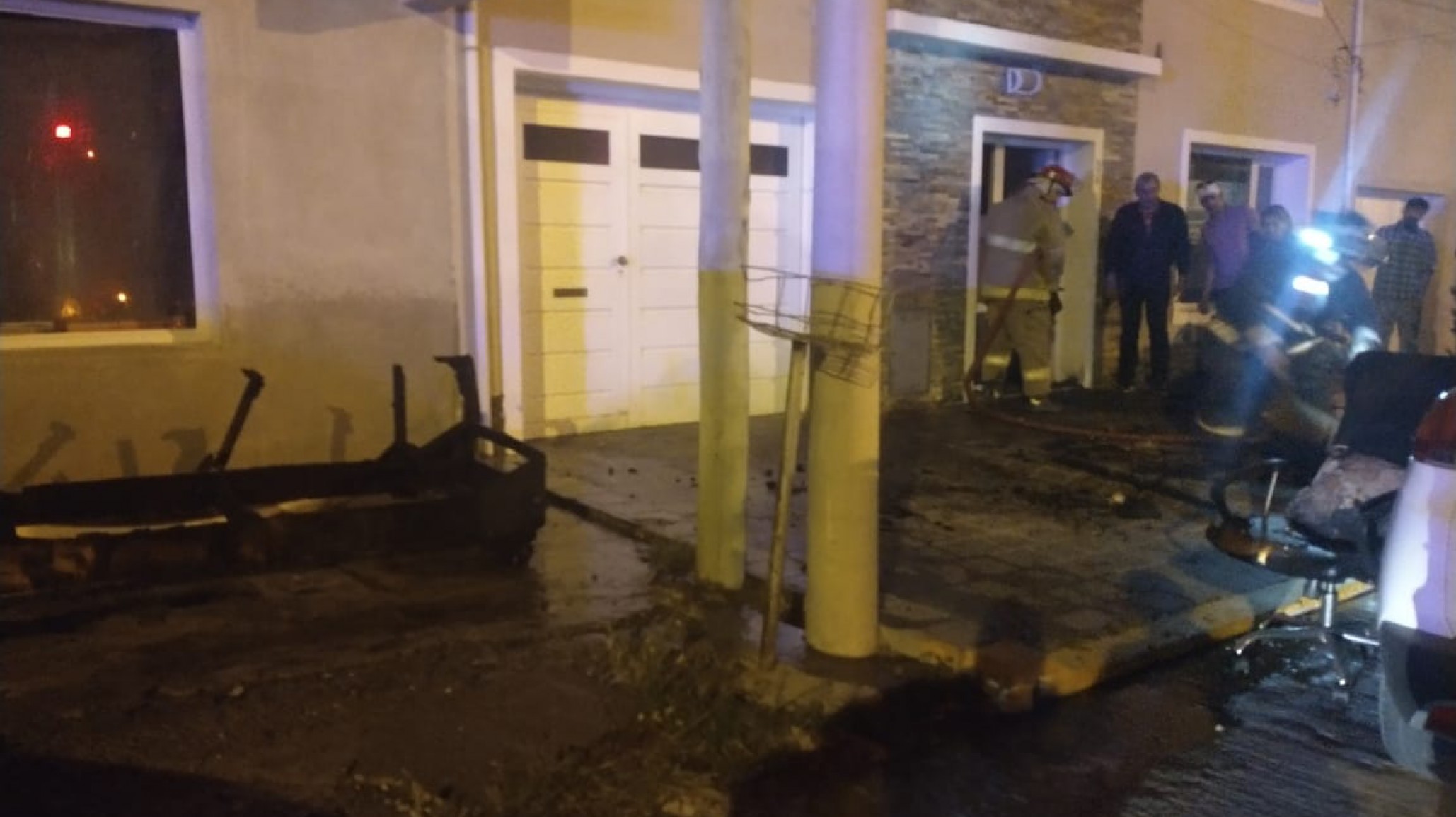 Incendio navideño: hubo llamas en una casa a la madrugada