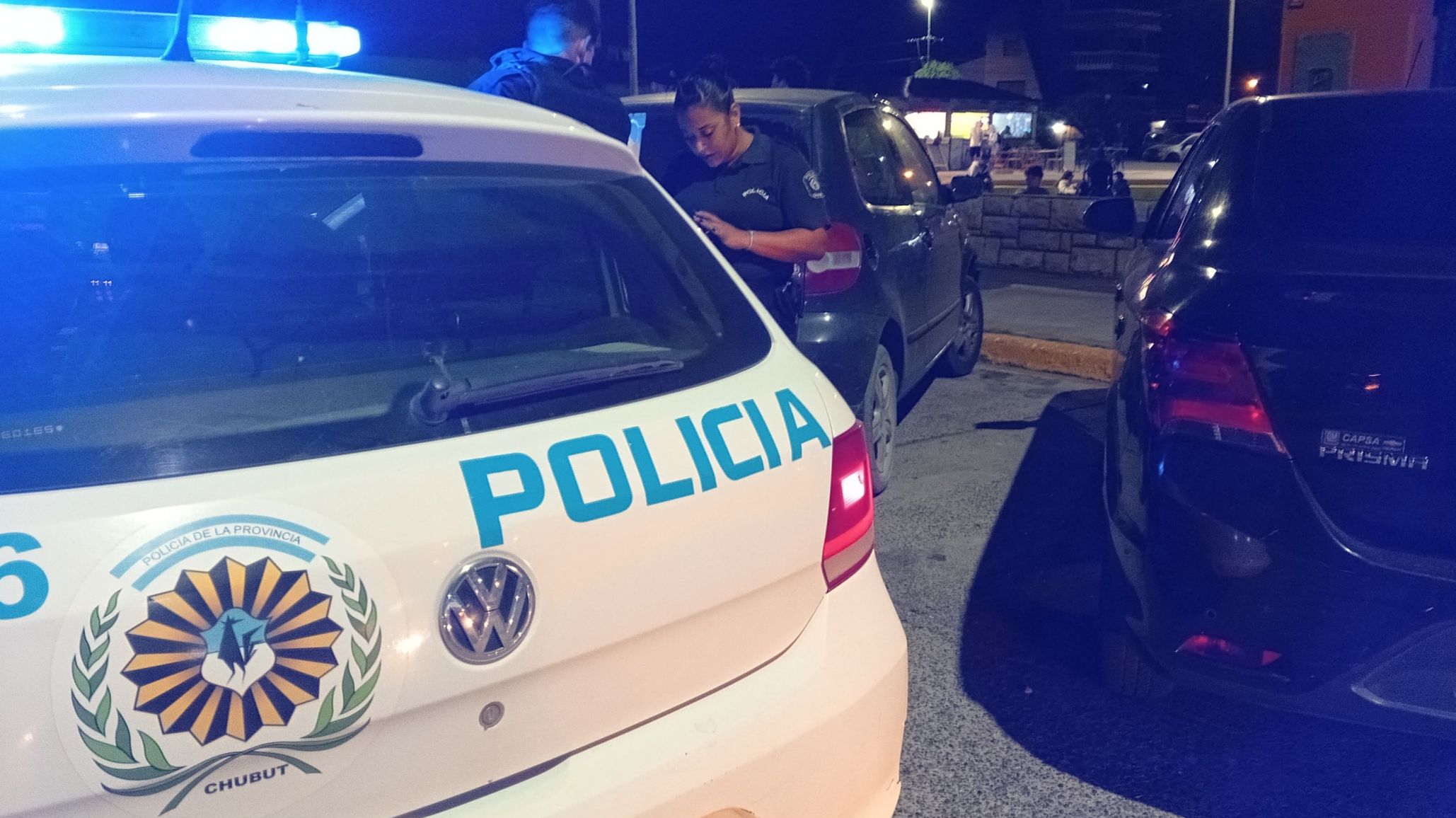 Manejaba zigzagueando con 1.65 de alcoholemia y sin papeles