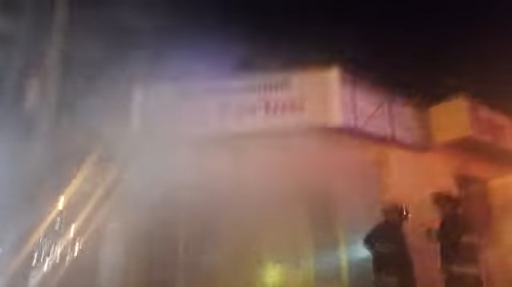 Incendio en Panadería San Carlos: trabajaron dos dotaciones de bomberos