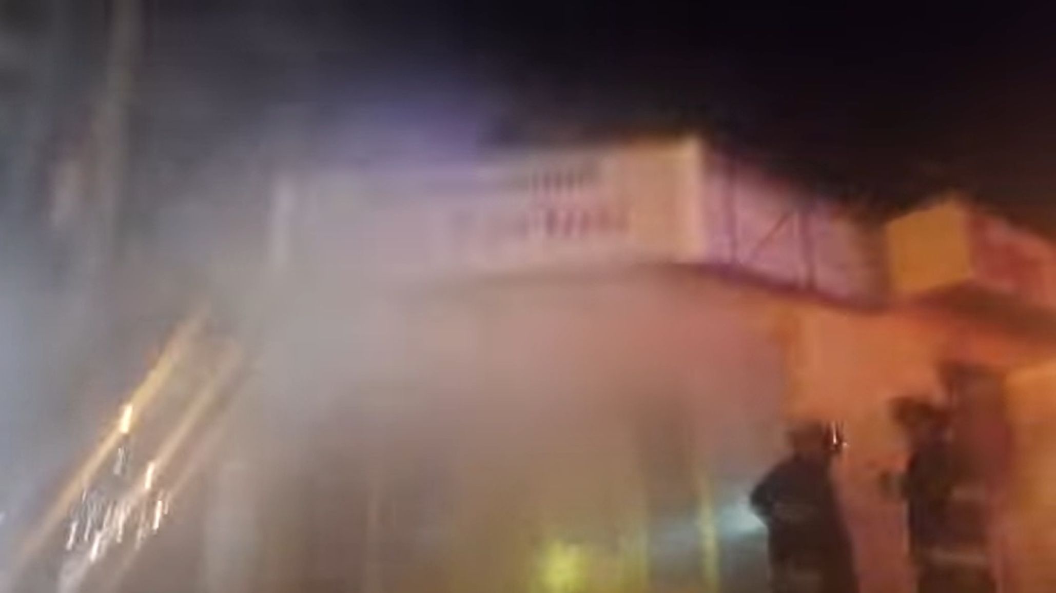 Incendio en Panadería San Carlos: trabajaron dos dotaciones de bomberos