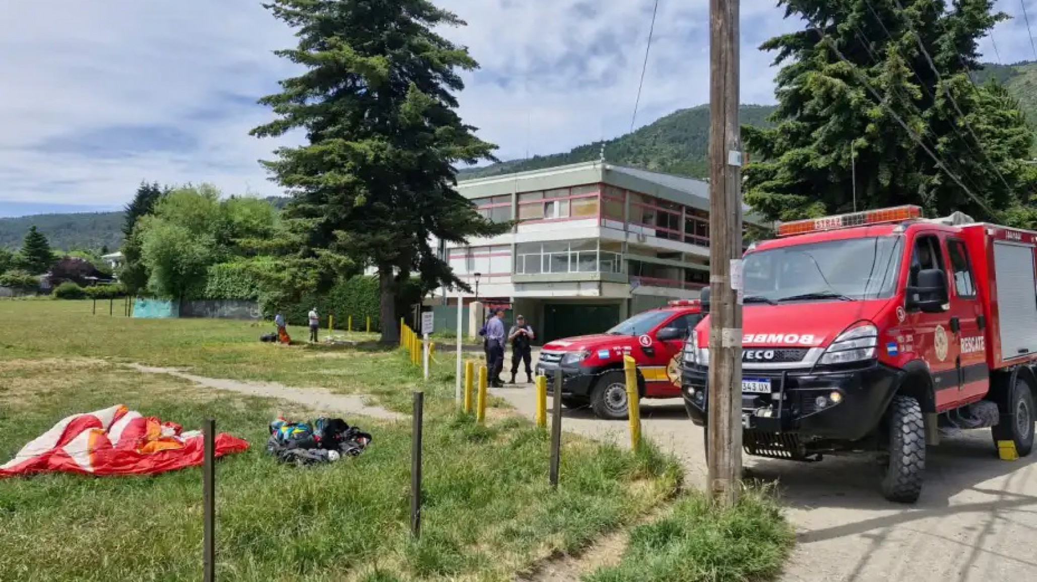Un parapentista impactó con cables de tensión y provocó un masivo corte de luz en Bariloche