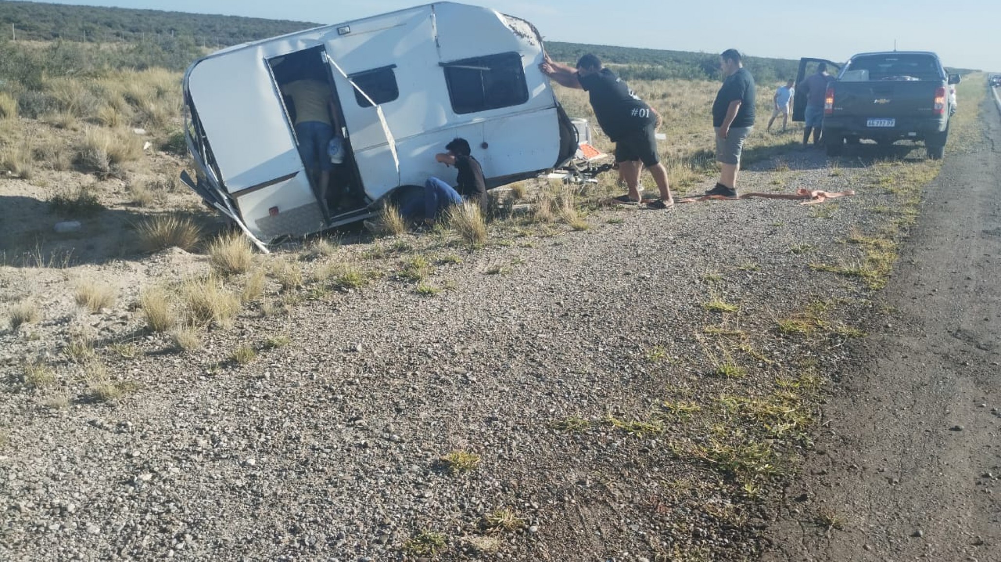 Iban hacia Río Gallegos y la casilla rodante se volcó por el viento