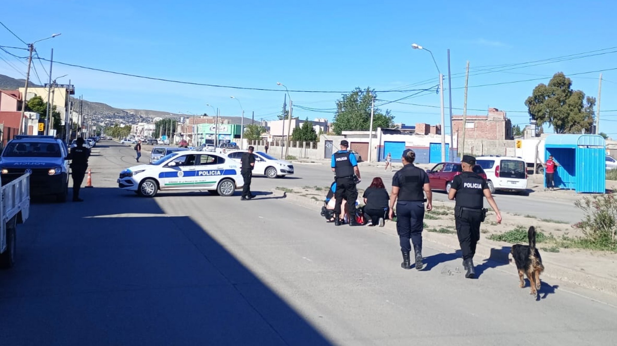 Una motociclista atropelló a un peatón en Av. Kennedy