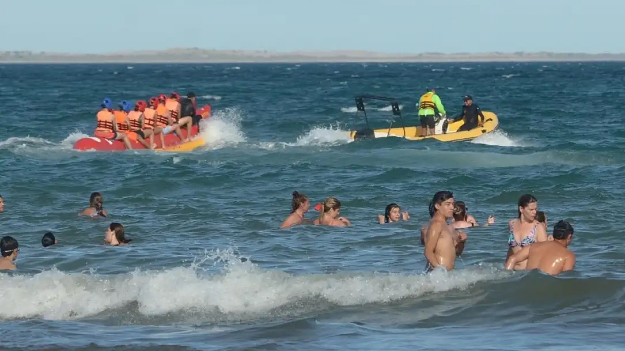 Las Grutas: un joven de 21 años sufrió un grave accidente tras quedar atrapado en la hélice de la "banana"