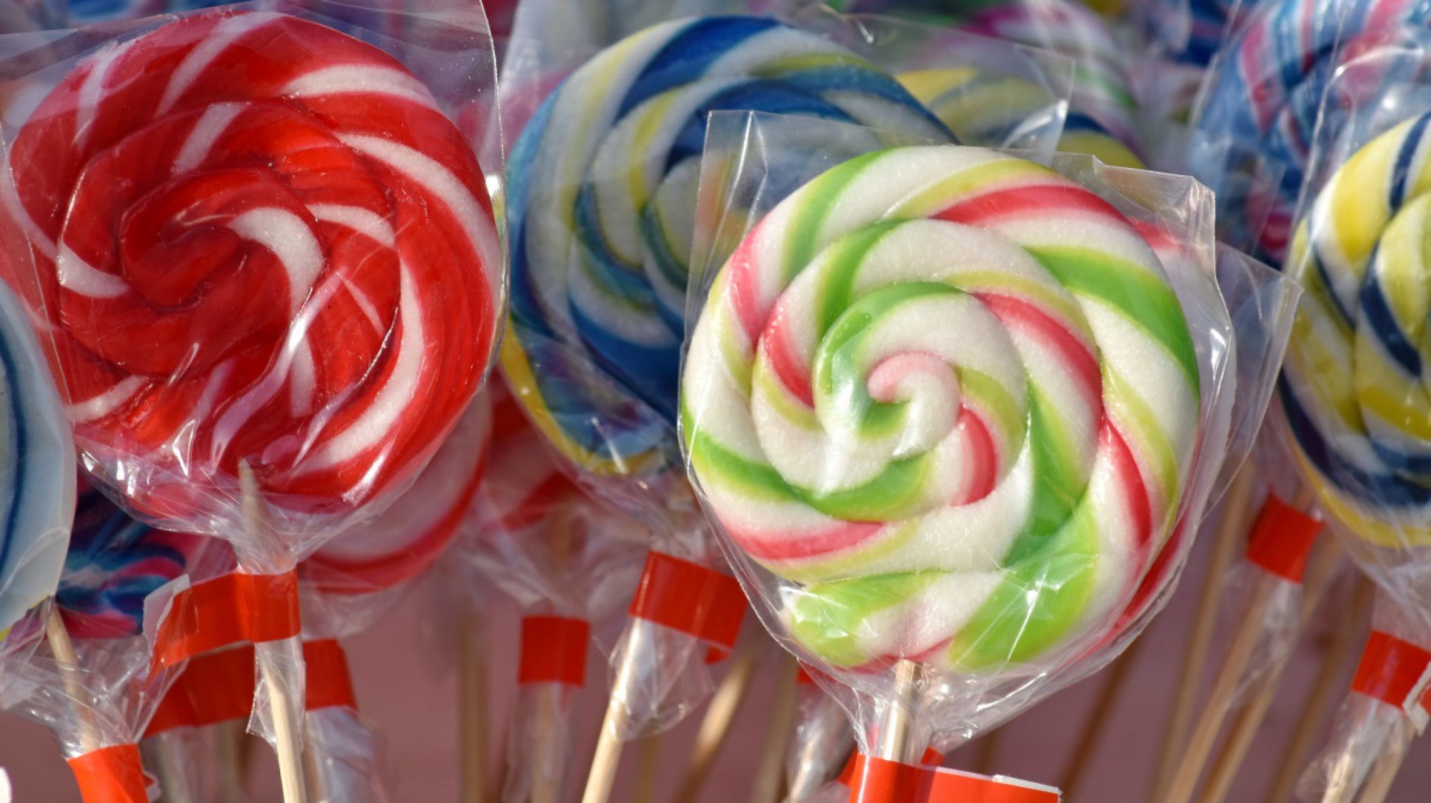 Colecta de golosinas para recibir a los Reyes Magos en un merendero