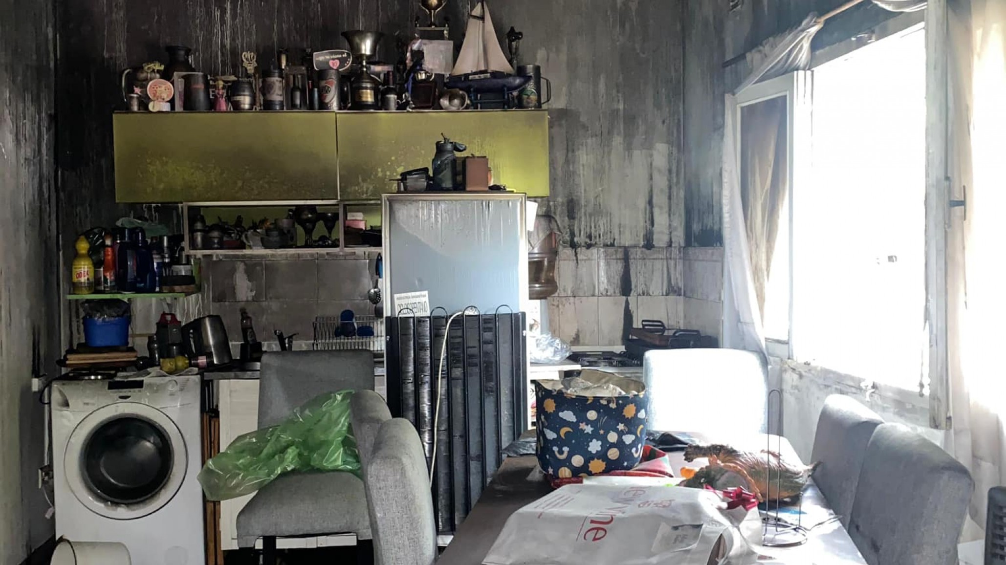 Una familia comodorense perdió su casa en un incendio : "necesitamos de todos para salir adelante"