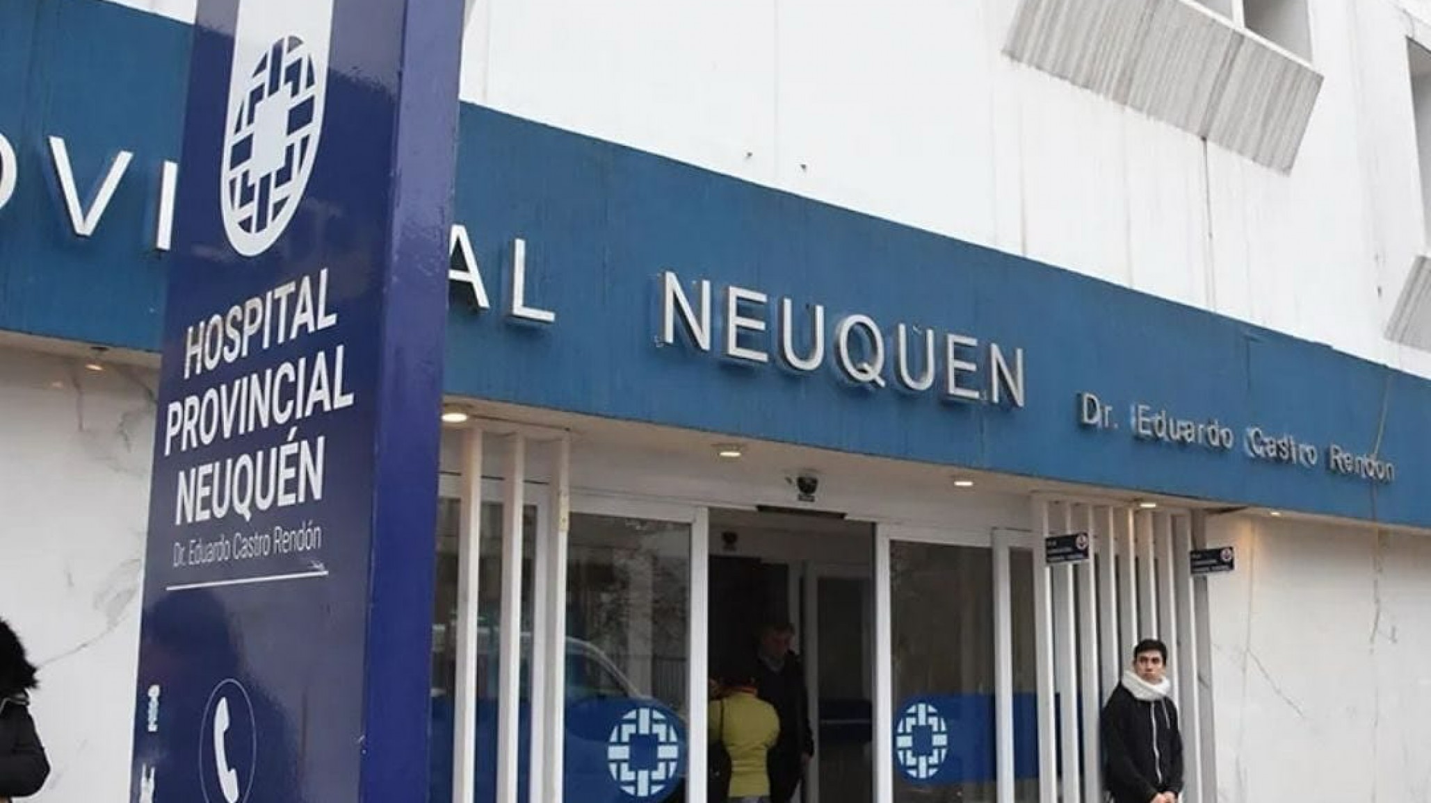 Un niño ingresó al hospital con un cuchillo en la cabeza y demoraron a su madre