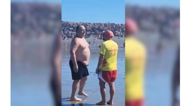 ¡Escándalo en Playa Unión! Bañista y guardavida a las trompadas tras discusión