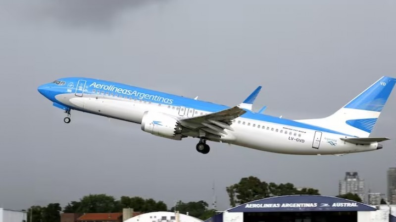 Un avión de Aerolíneas Argentinas debió aterrizar de emergencia en el Aeropuerto