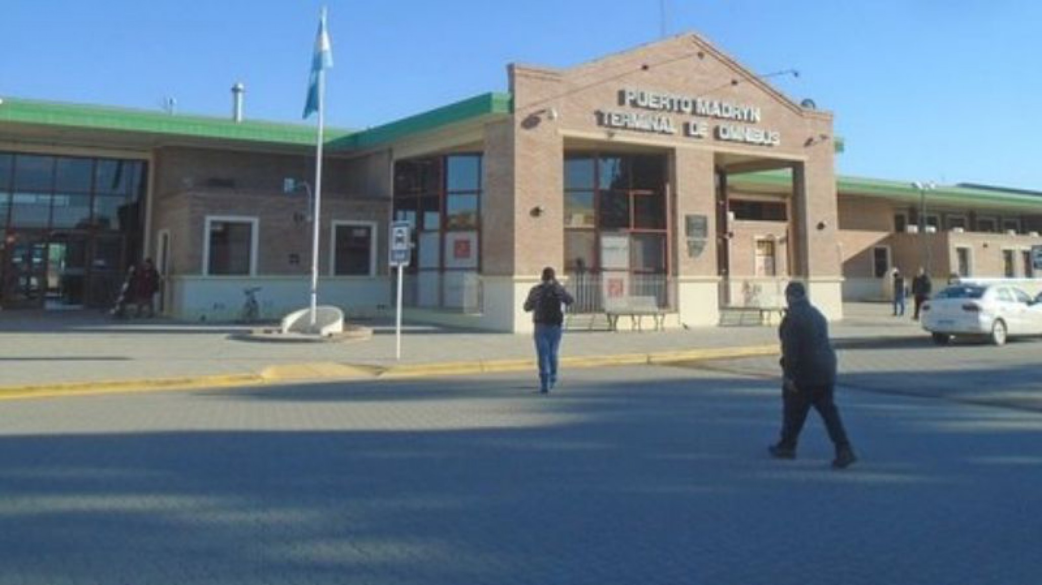 Una joven y una trans patearon a un hombre hasta dejarlo inconsciente