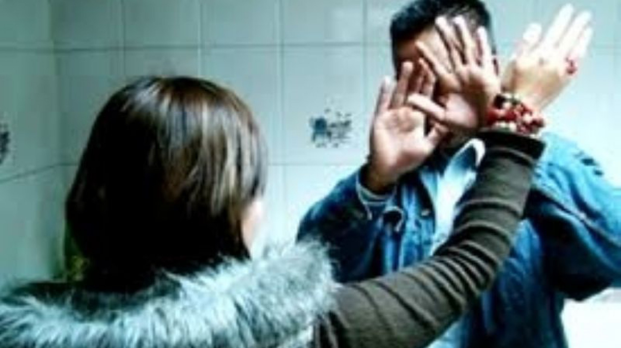 Él se negó a retomar la relación, su ex le dio una golpiza y lo denunció “por violento”