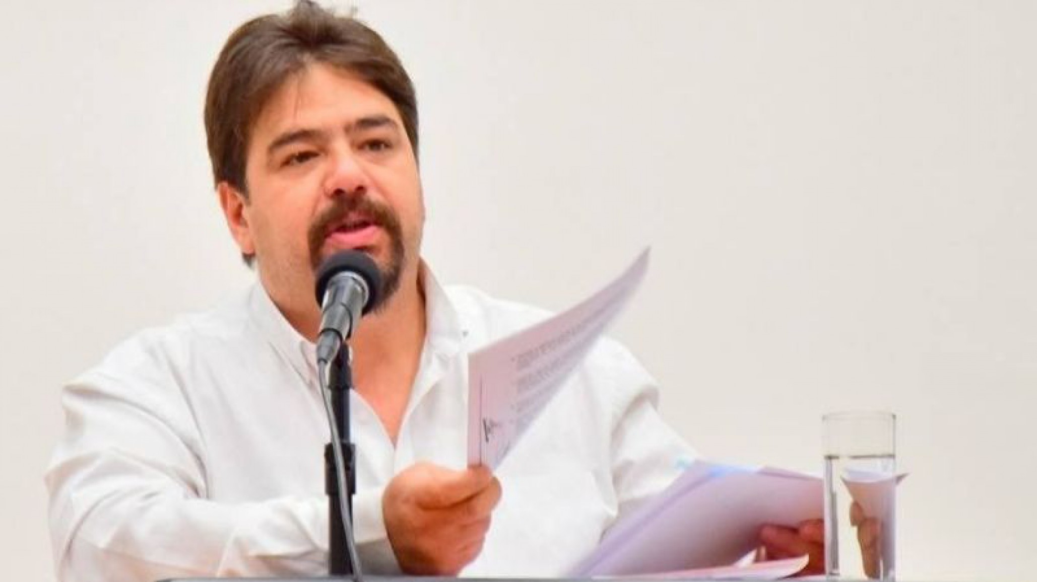 Almirón solicitó licencia sin goce de haberes en el Concejo para dedicarse a su campaña