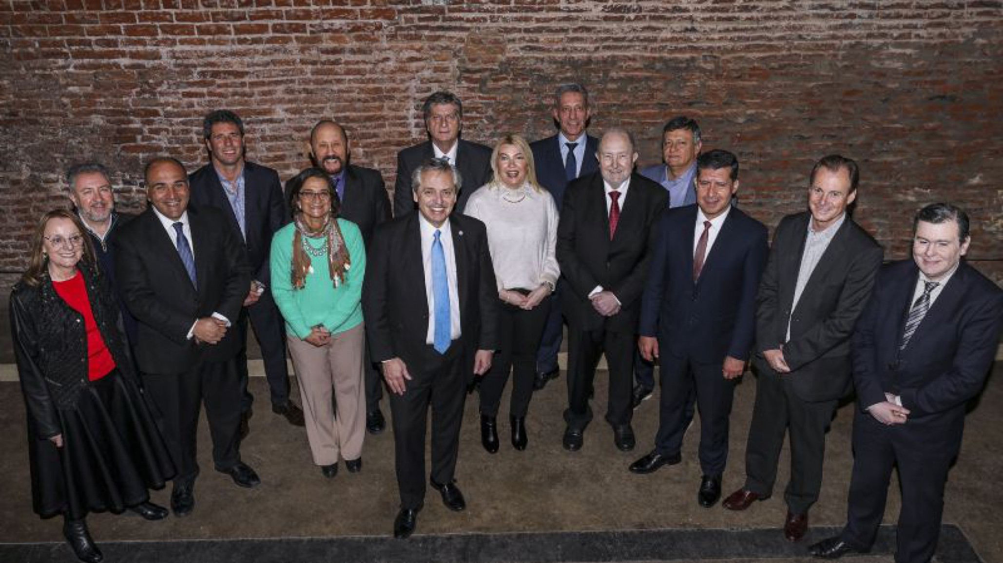 Fernández logró una foto con doce gobernadores peronistas y les prometió “desarrollar un país más federal”