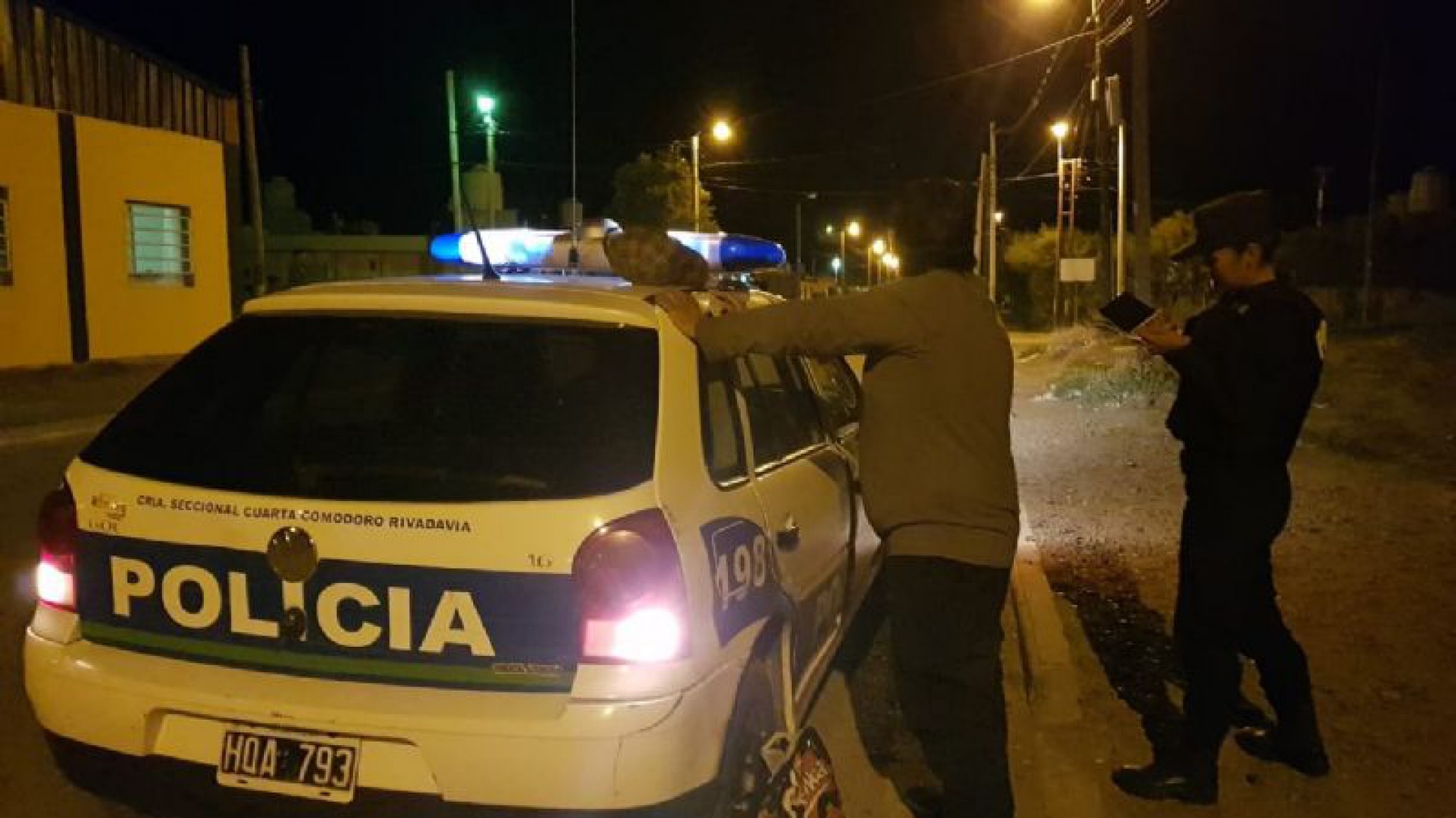 Amenazó a su abuela y causó daños en su casa